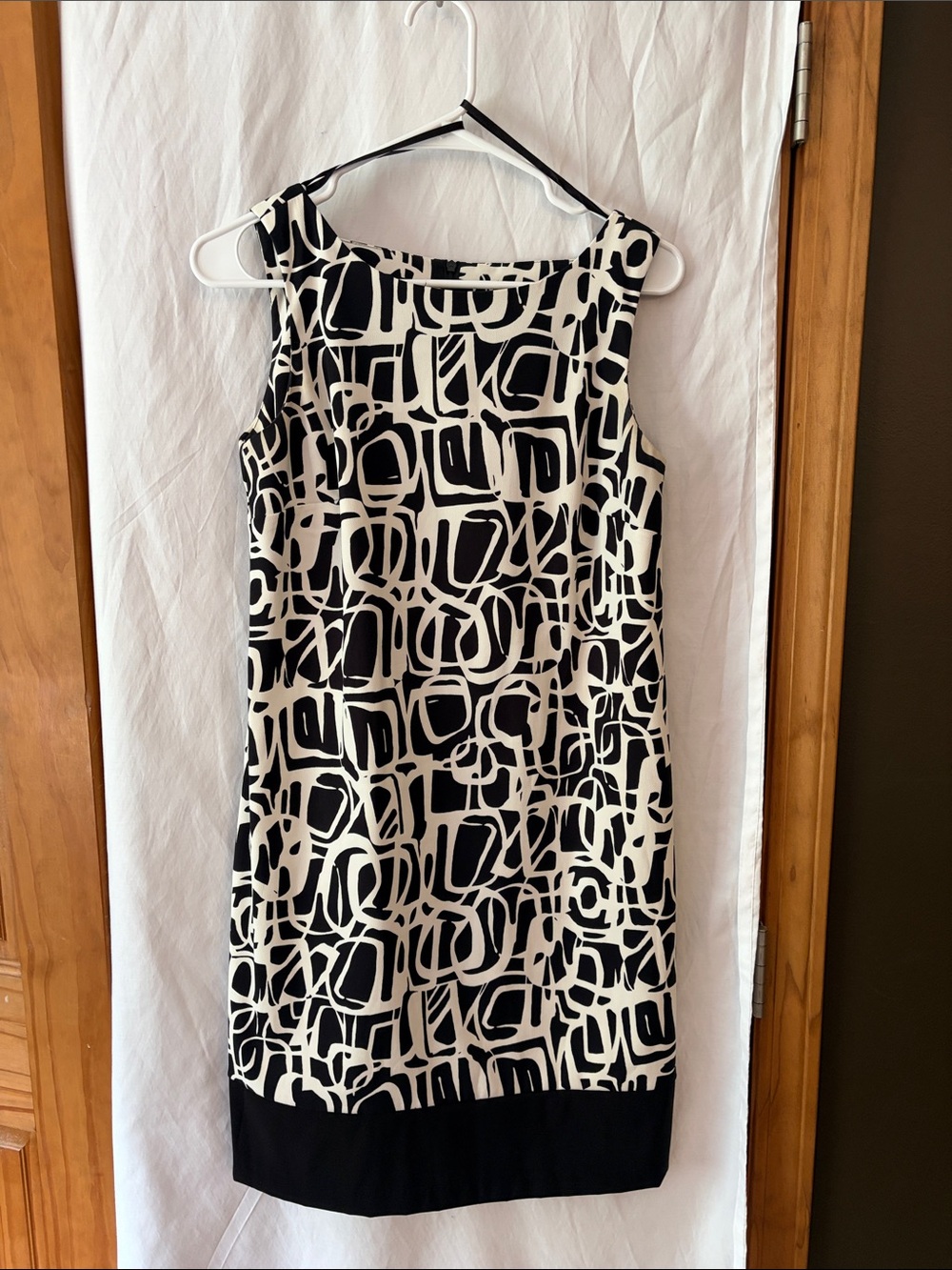 AB Studio Sleeveless Black & White Abstract Print Dress